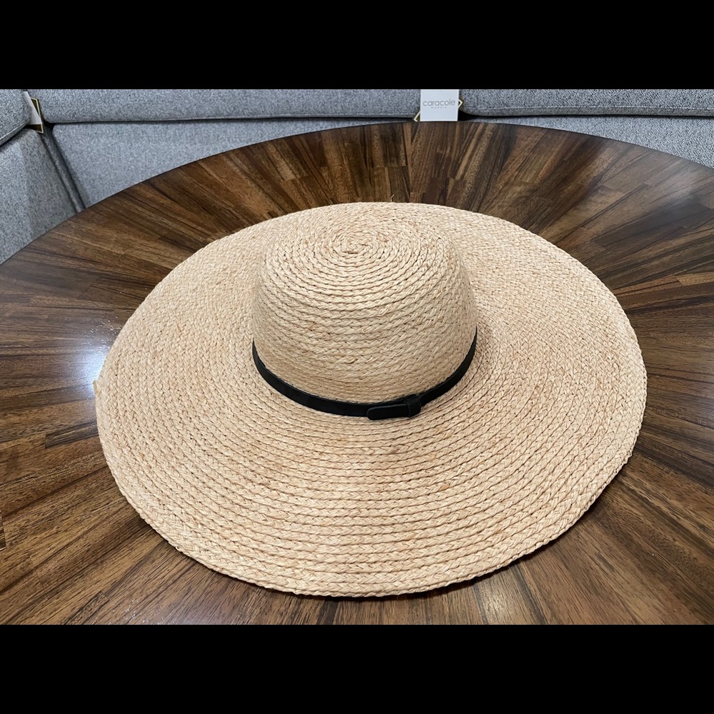 Josie vacation hat excellent condition